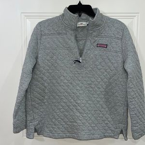 Vineyard Vines  Pre-loved women’s size L. Gray half zip quilted pullover